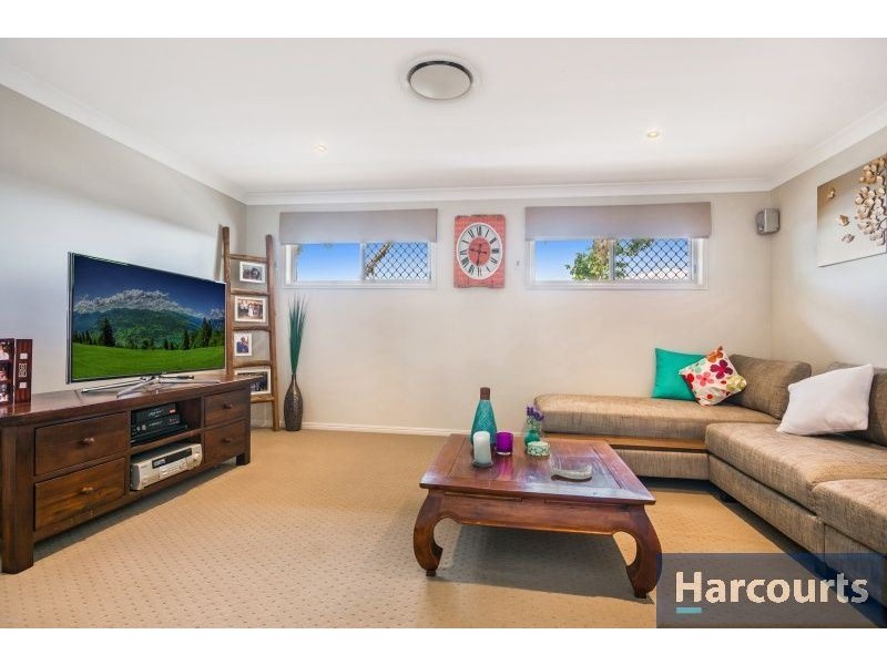 7 Genoa Pl, Banksia Beach QLD 4507