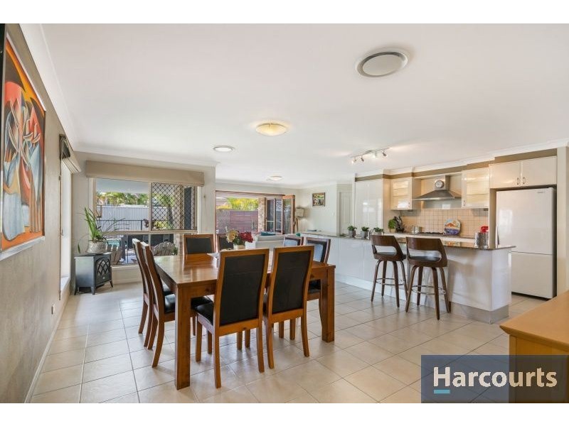7 Genoa Pl, Banksia Beach QLD 4507