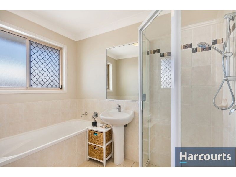 7 Genoa Pl, Banksia Beach QLD 4507