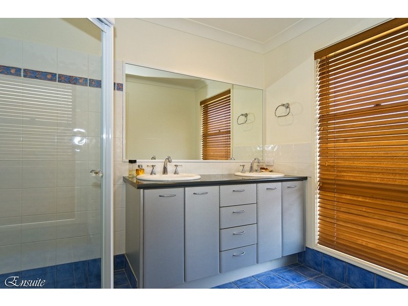 22 Rosebud Esplanade, Victoria Point QLD 4165