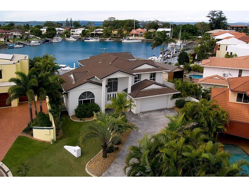 2 Beaufort Court, Raby Bay QLD 4163