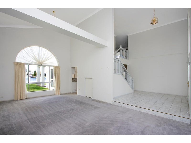 2 Beaufort Court, Raby Bay QLD 4163