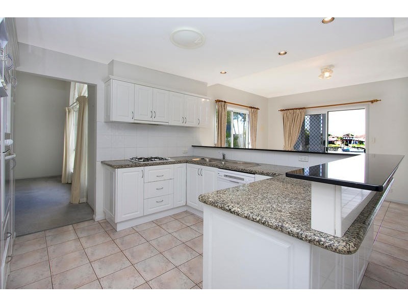 2 Beaufort Court, Raby Bay QLD 4163
