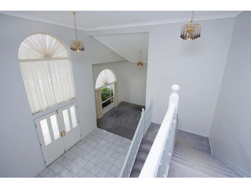 2 Beaufort Court, Raby Bay QLD 4163