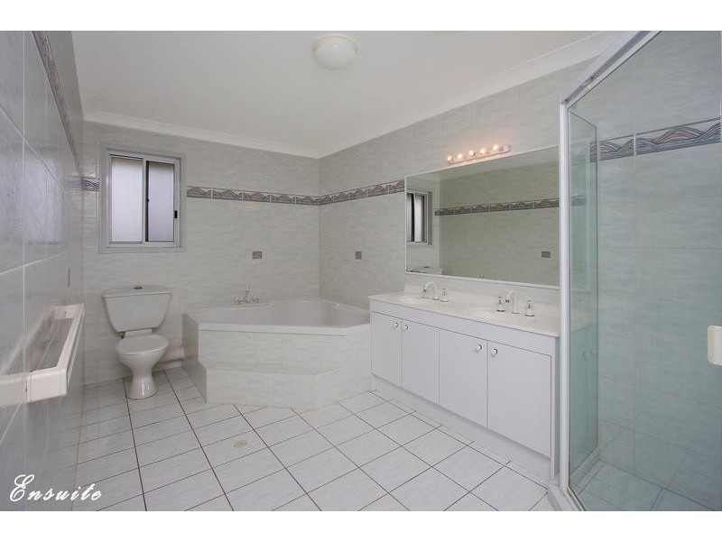 2 Beaufort Court, Raby Bay QLD 4163