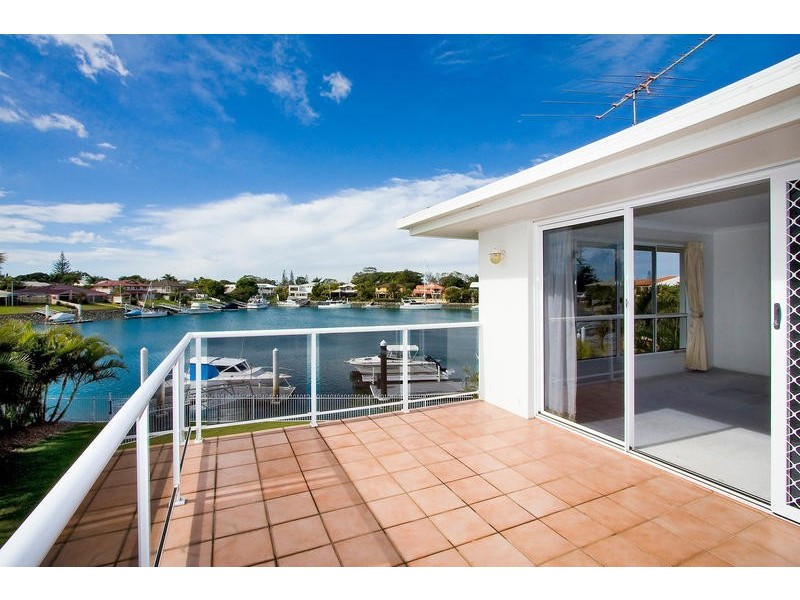 2 Beaufort Court, Raby Bay QLD 4163