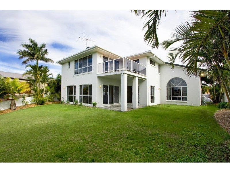 2 Beaufort Court, Raby Bay QLD 4163