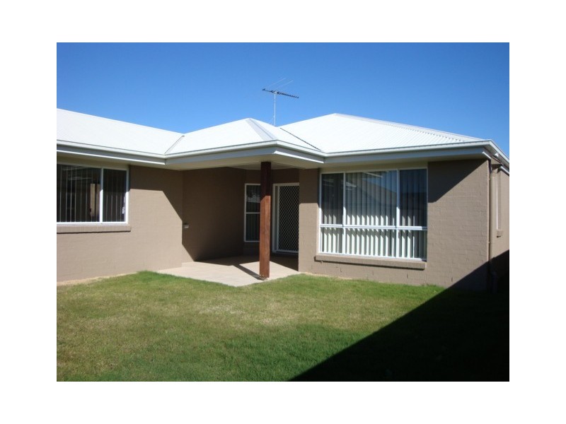 11 Hillcrest Street, Wellington Point QLD 4160
