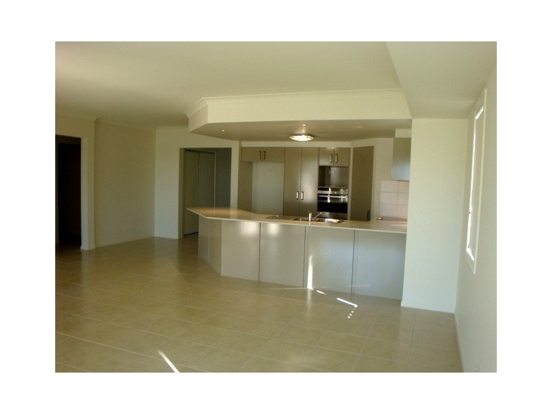 11 Hillcrest Street, Wellington Point QLD 4160