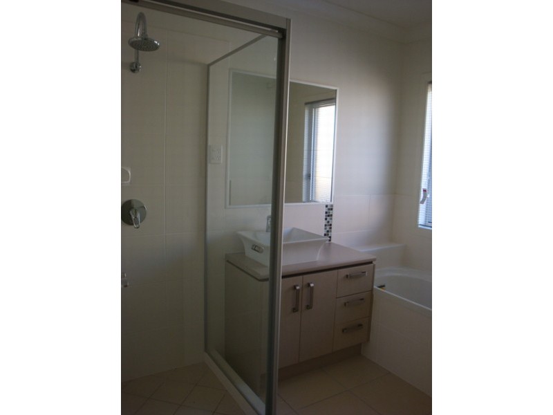 11 Hillcrest Street, Wellington Point QLD 4160