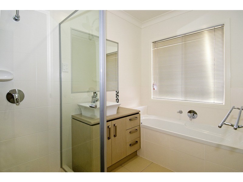 11 Hillcrest Street, Wellington Point QLD 4160