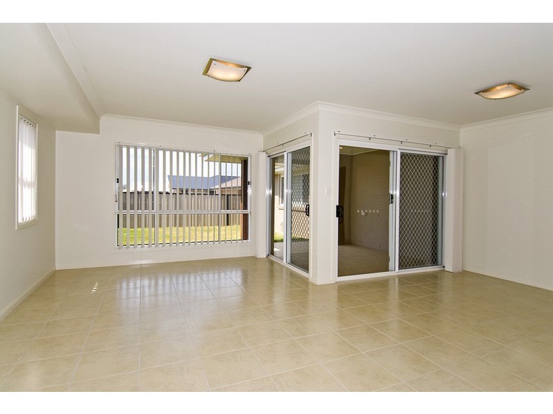 11 Hillcrest Street, Wellington Point QLD 4160