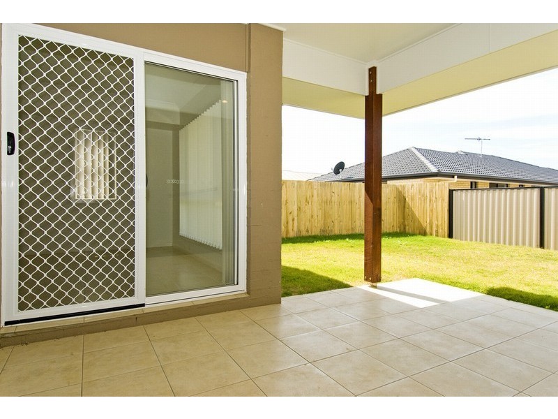 11 Hillcrest Street, Wellington Point QLD 4160