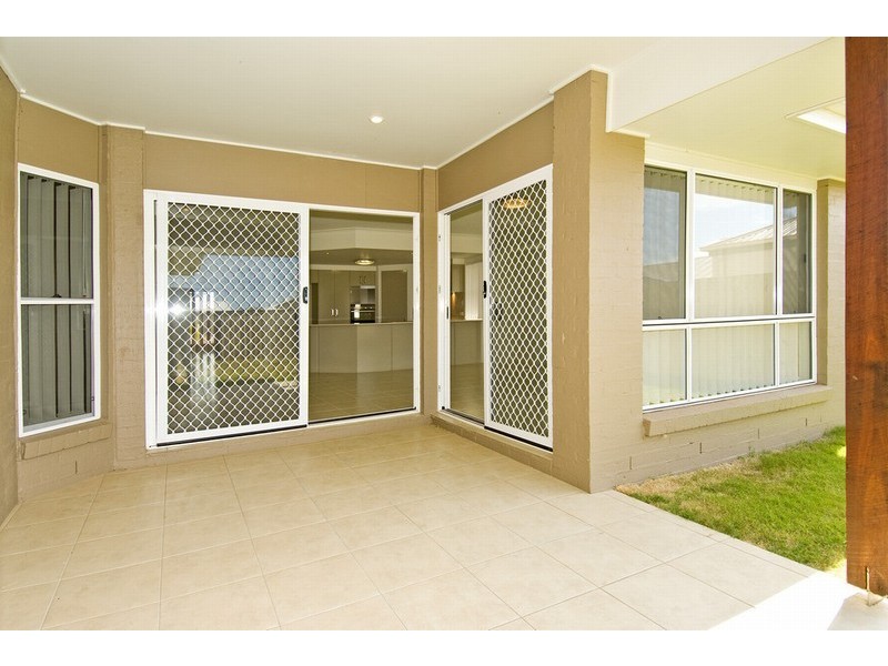 11 Hillcrest Street, Wellington Point QLD 4160
