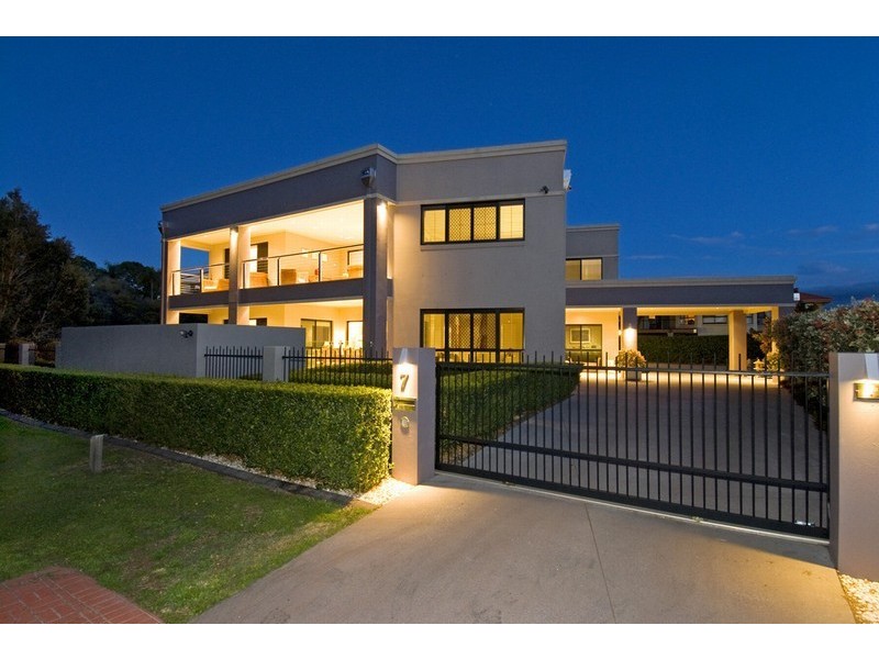 7 Allan Day Drive, Wellington Point QLD 4160