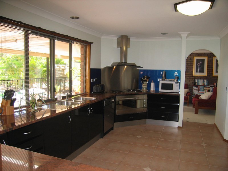 27 Clive Road, Birkdale QLD 4159