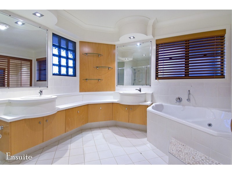 9 Bertson Crescent, Wellington Point QLD 4160