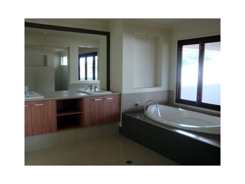 18 Edie Terrace, Wellington Point QLD 4160