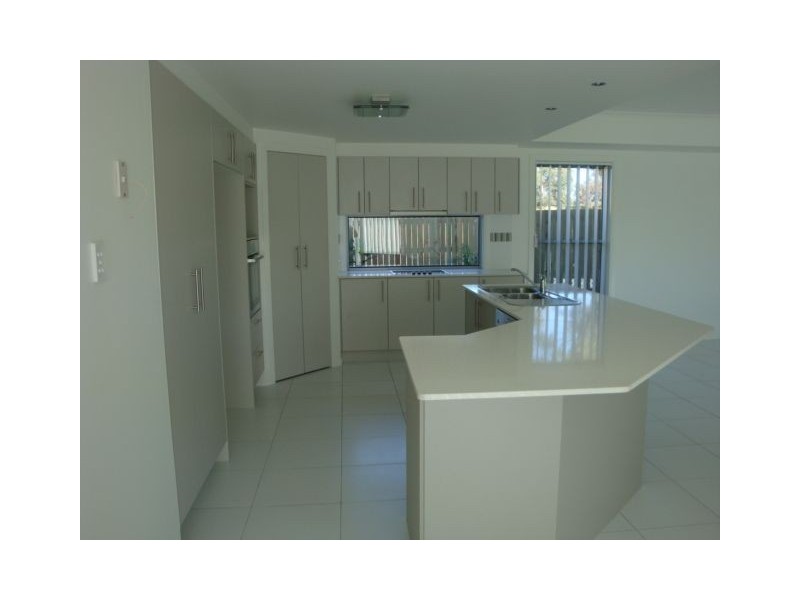 70 Yarra Road, Wakerley QLD 4154