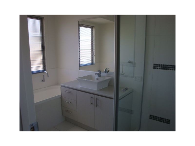 70 Yarra Road, Wakerley QLD 4154