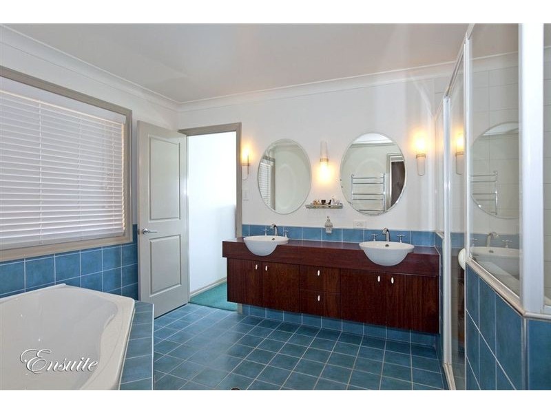 18 Helena Street, Wellington Point QLD 4160