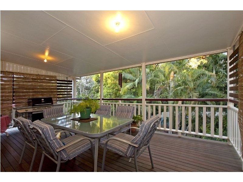 18 Frederick Street, Wellington Point QLD 4160