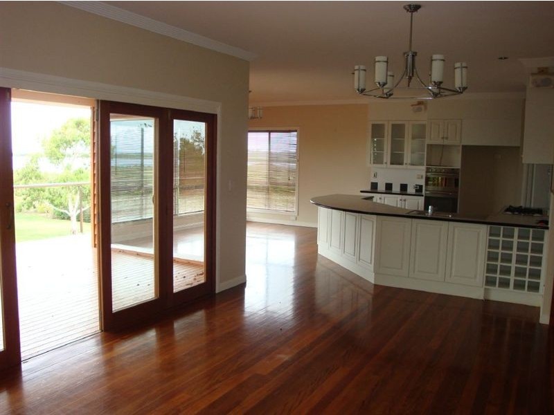 211 Main Road, Wellington Point QLD 4160