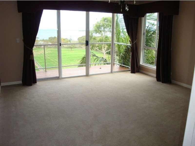 211 Main Road, Wellington Point QLD 4160