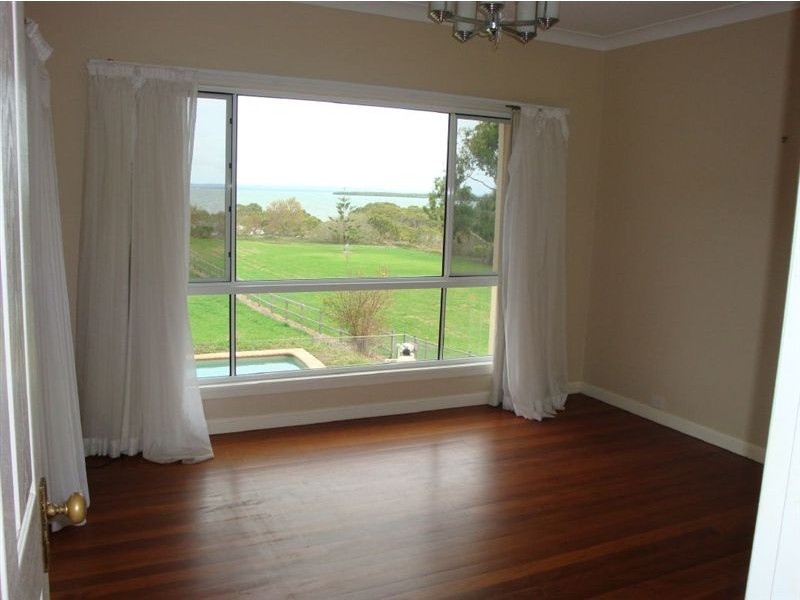 211 Main Road, Wellington Point QLD 4160