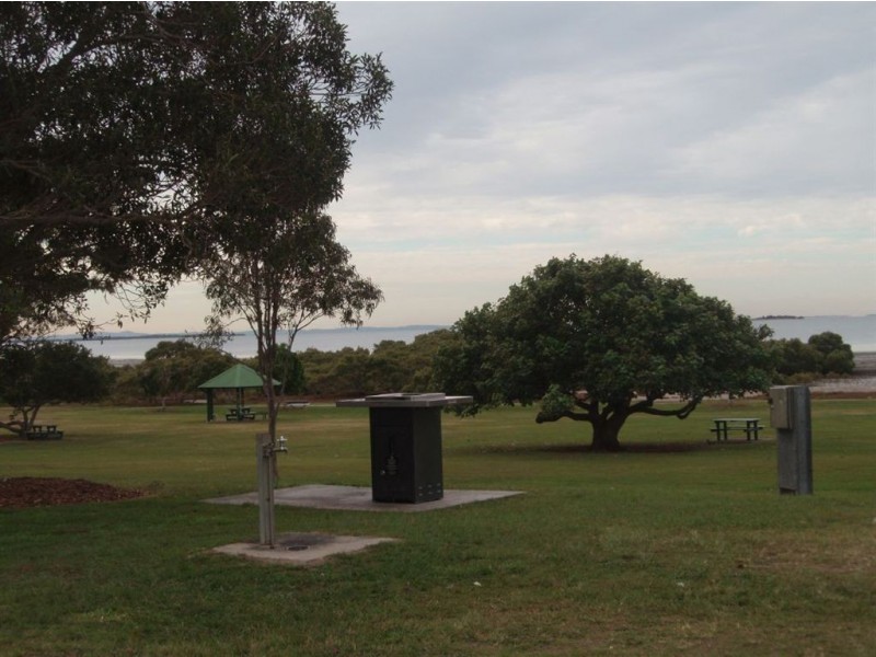 16 Mooroondu Rd, Thorneside QLD 4158