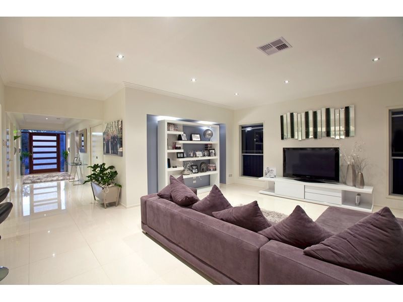 8 Brush Box Place, Wakerley QLD 4154