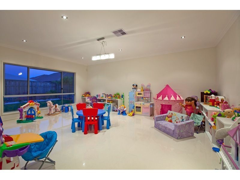 8 Brush Box Place, Wakerley QLD 4154