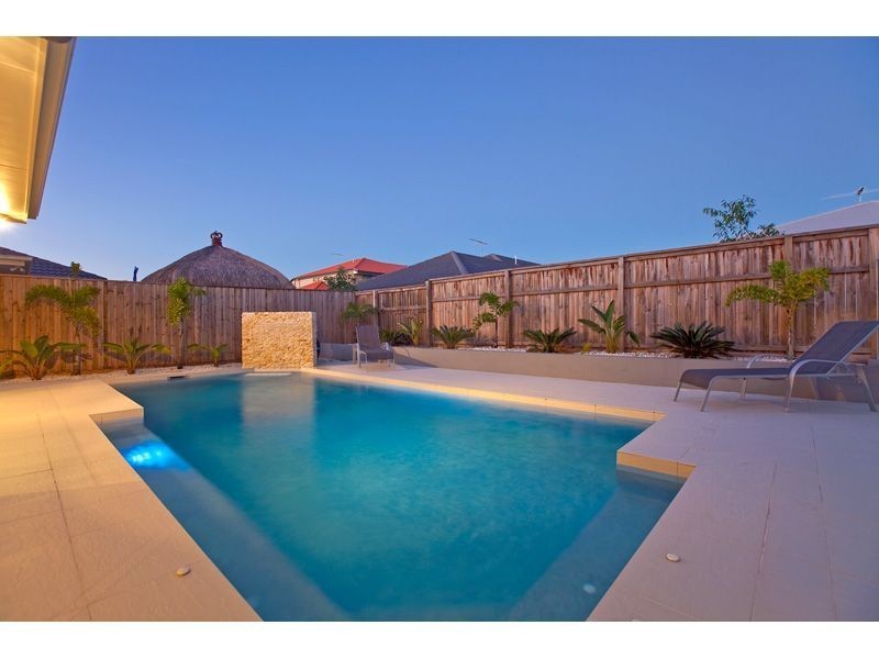 8 Brush Box Place, Wakerley QLD 4154