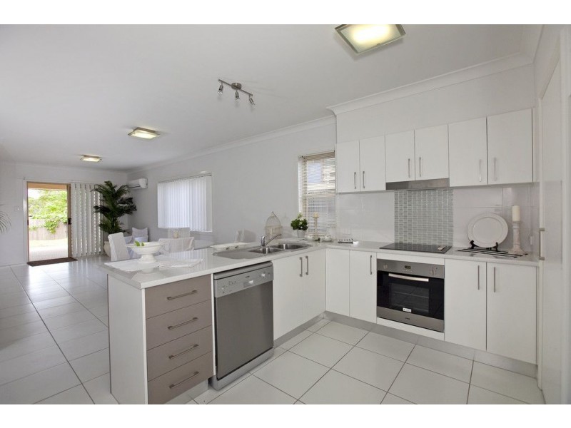 2/34 Birdwood Road, Birkdale QLD 4159