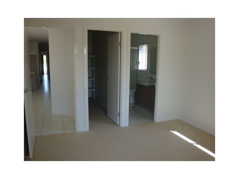 2/34 Birdwood Road, Birkdale QLD 4159