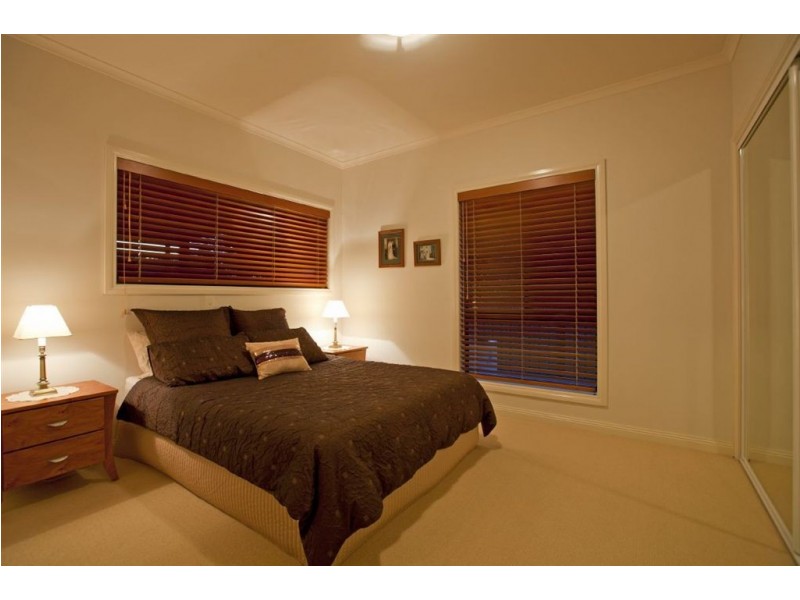 60 Beachcrest Rd, Wellington Point QLD 4160