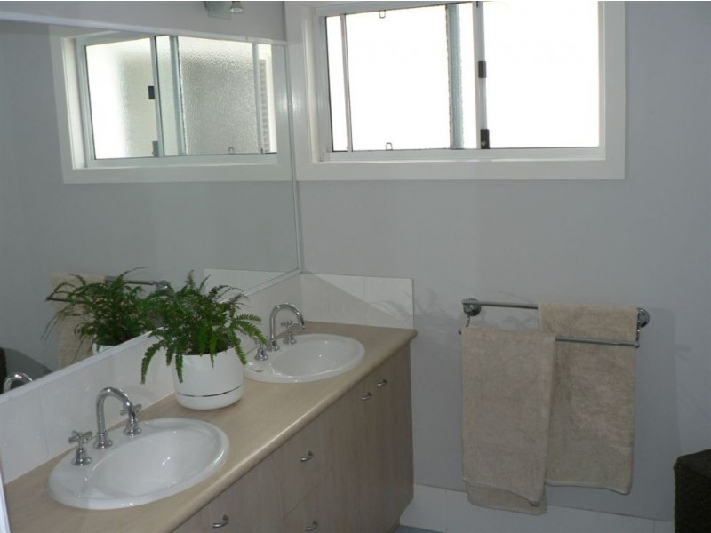 16 Mooroondu Street, Thorneside QLD 4158