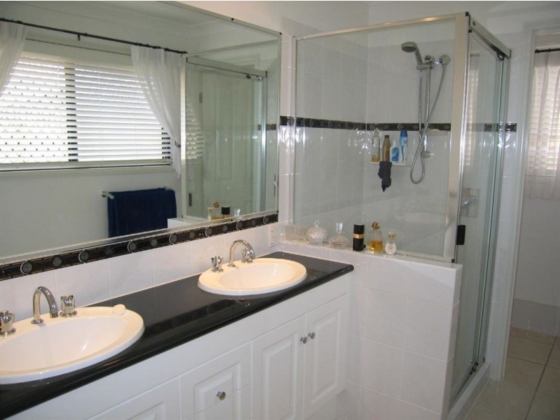 4 Discovery Place, Wellington Point QLD 4160