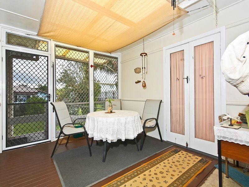 27 Whites Road, Manly West QLD 4179