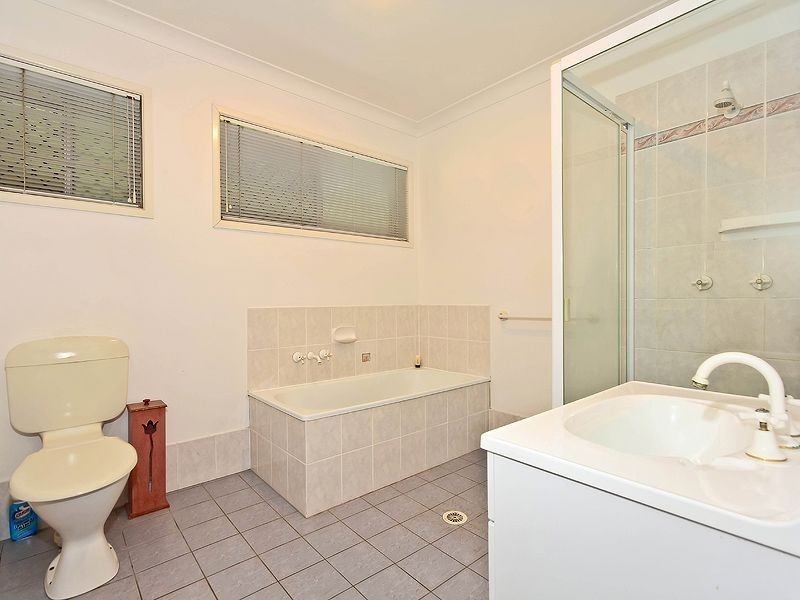 25 Leadale St, Wynnum West QLD 4178