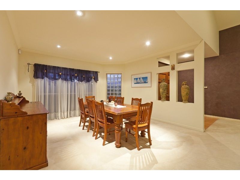 6 Commodore Drive, Birkdale QLD 4159