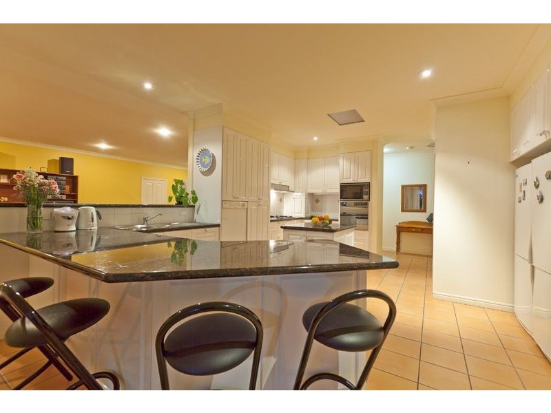 6 Commodore Drive, Birkdale QLD 4159