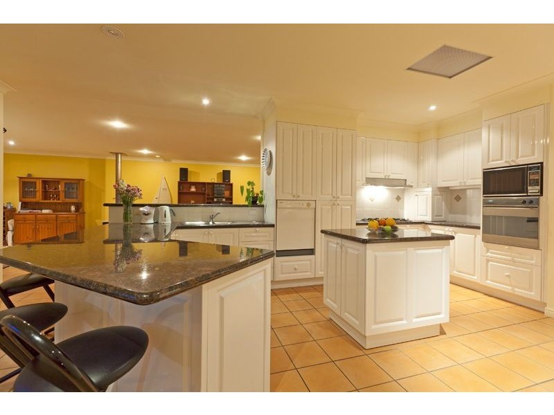 6 Commodore Drive, Birkdale QLD 4159