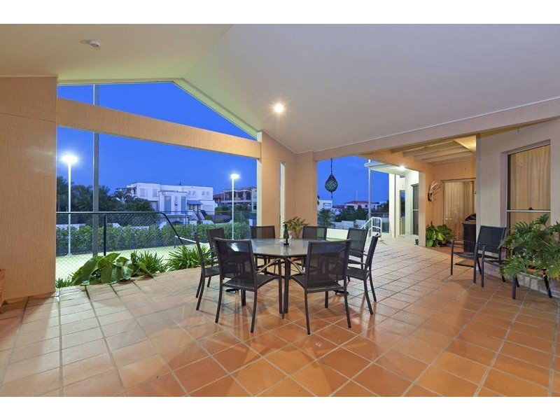 6 Commodore Drive, Birkdale QLD 4159