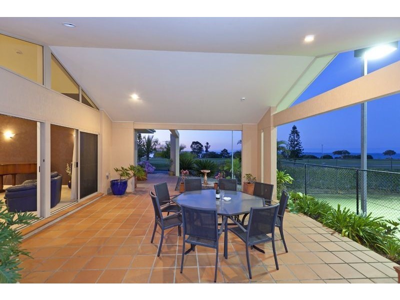 6 Commodore Drive, Birkdale QLD 4159