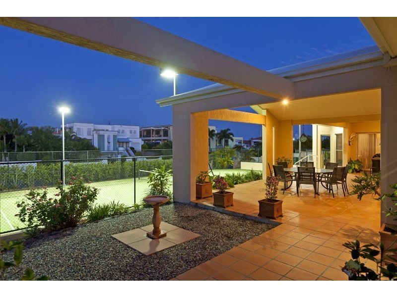 6 Commodore Drive, Birkdale QLD 4159