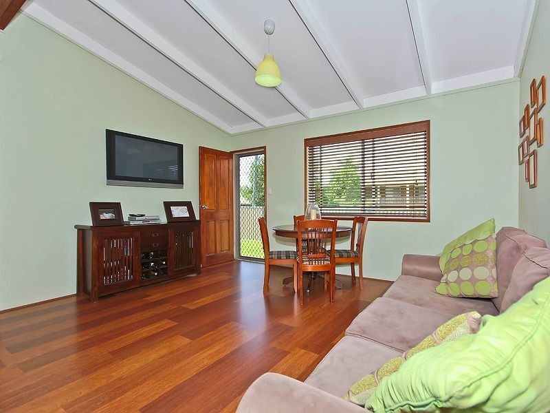 30 Rossinton Street, Birkdale QLD 4159