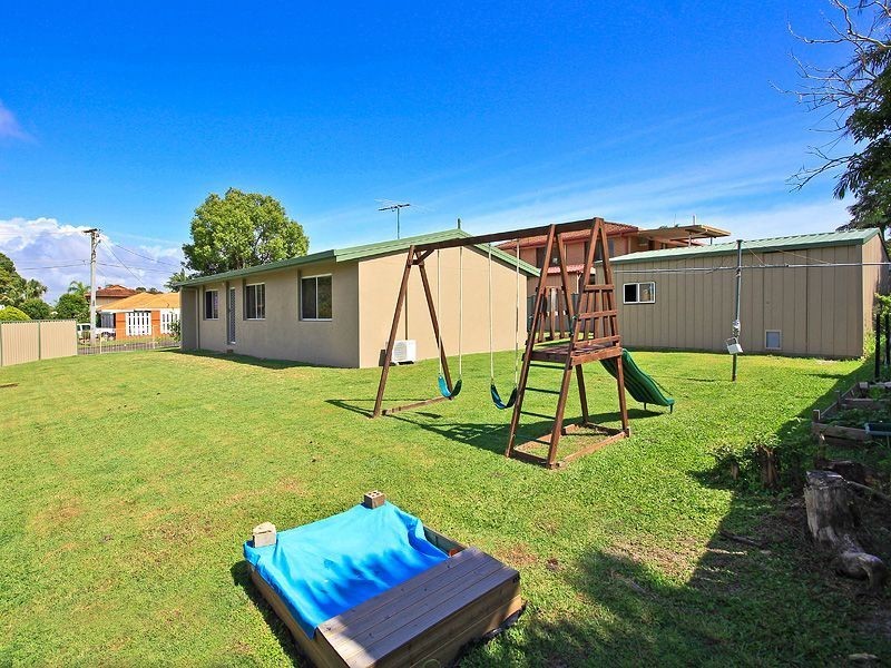 30 Rossinton Street, Birkdale QLD 4159