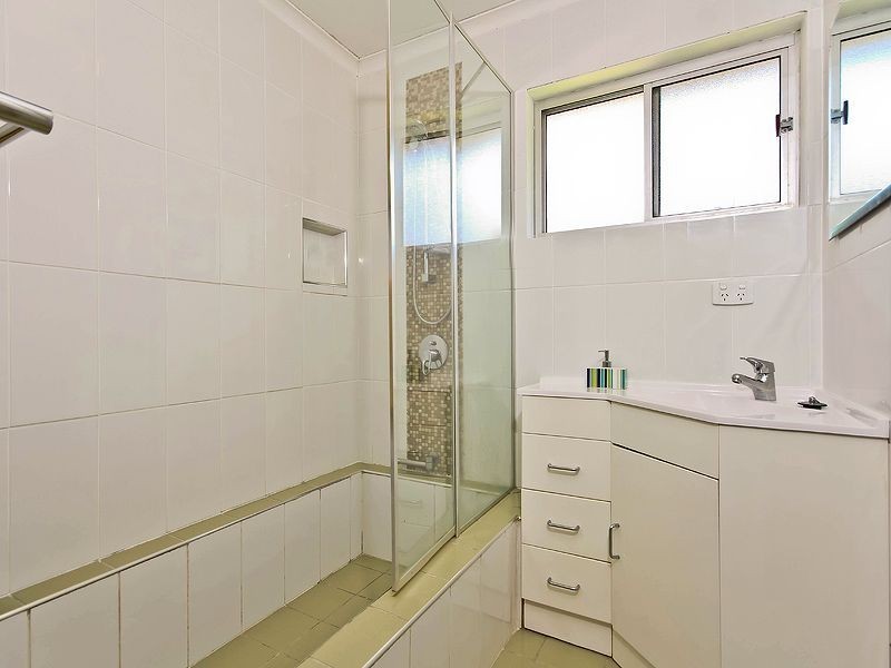 30 Rossinton Street, Birkdale QLD 4159