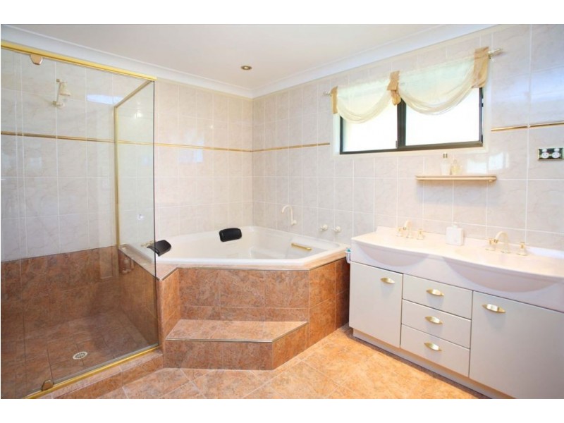 42 Mooroondu Road, Thorneside QLD 4158